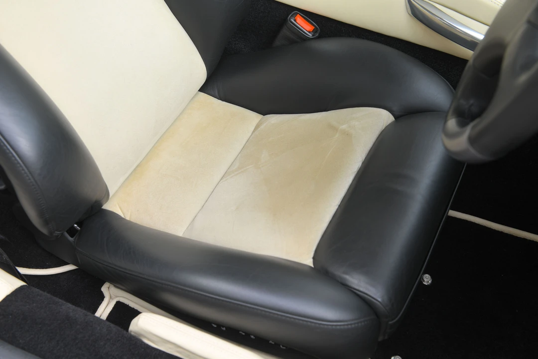 2004 Aston Martin Vanquish 1st Gen - Image 13 of 31
