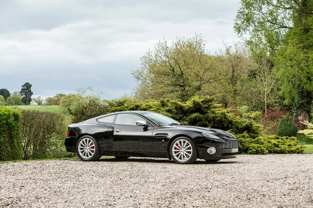 2004 Aston Martin Vanquish 1st Gen - Image 27 of 31