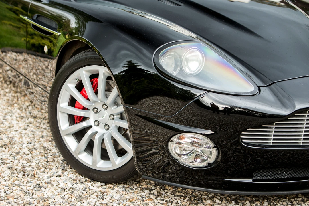 2004 Aston Martin Vanquish 1st Gen - Image 24 of 31