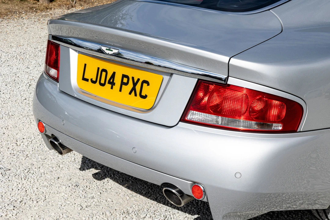 2004 Aston Martin Vanquish 1st Gen - Image 18 of 23