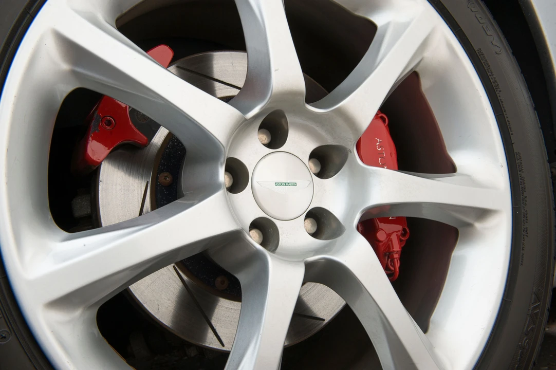2004 Aston Martin Vanquish 1st Gen - Image 18 of 21