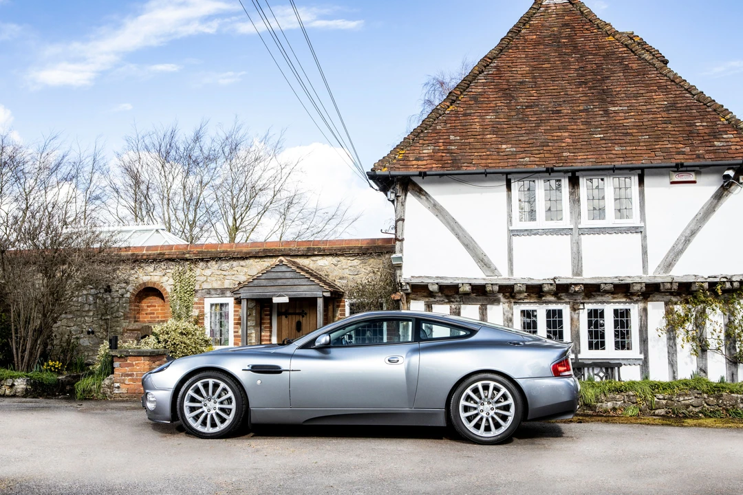 2004 Aston Martin Vanquish 1st Gen - Image 11 of 28