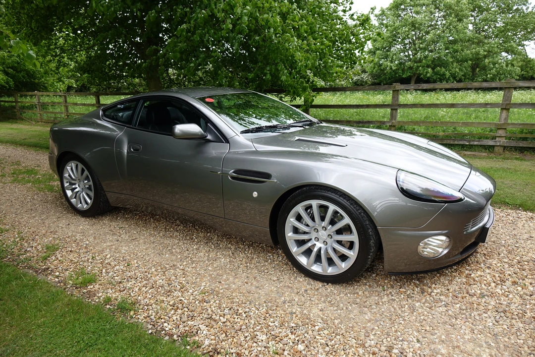 2004 Aston Martin Vanquish 1st Gen - Image 25 of 28