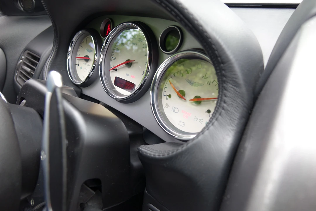 2004 Aston Martin Vanquish 1st Gen - Image 13 of 28