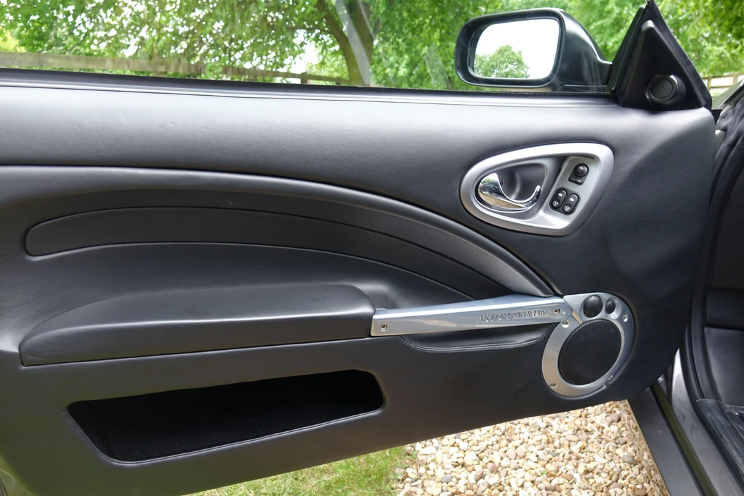 2004 Aston Martin Vanquish 1st Gen - Image 21 of 28