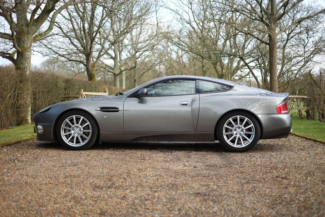 2004 Aston Martin Vanquish 1st Gen - Image 13 of 30