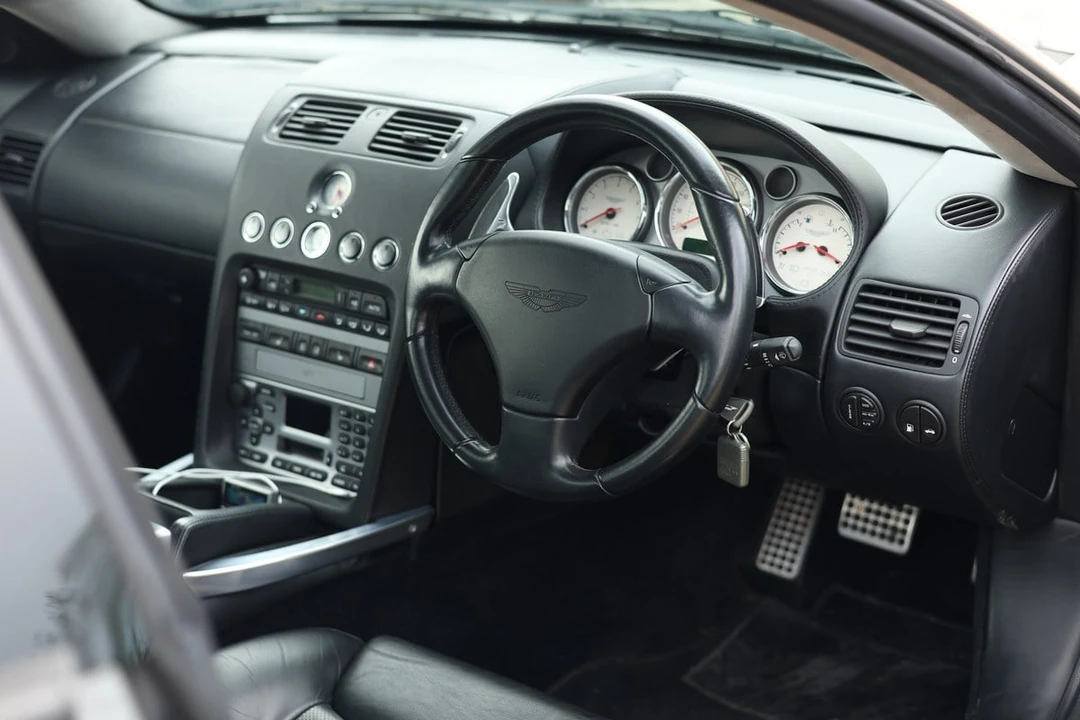 2004 Aston Martin Vanquish 1st Gen - Image 25 of 30