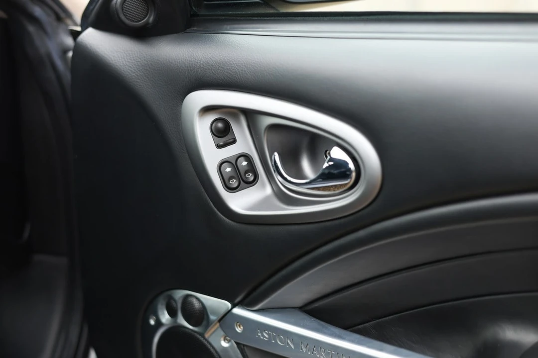2004 Aston Martin Vanquish 1st Gen - Image 19 of 30