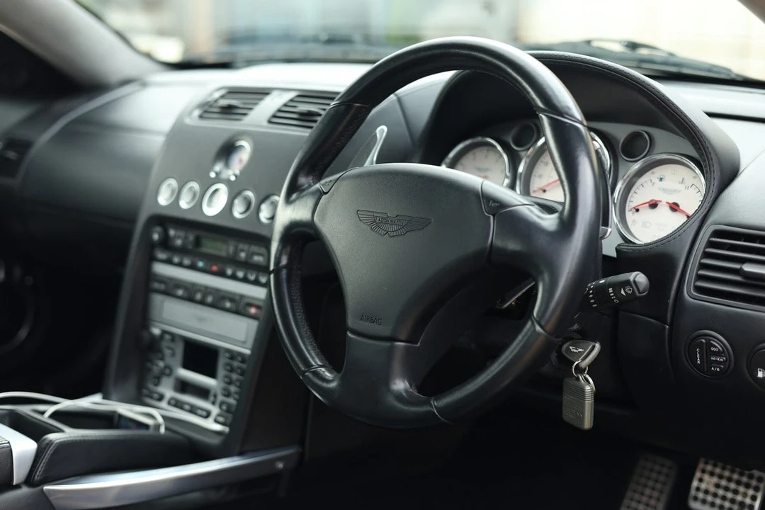 2004 Aston Martin Vanquish 1st Gen - Image 26 of 30