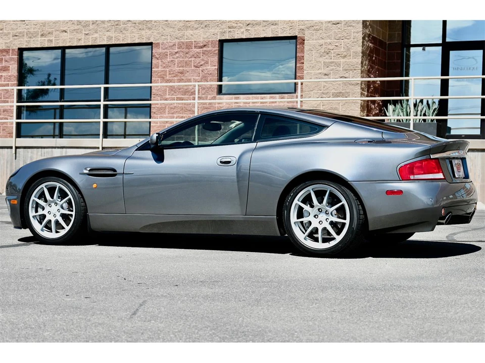 2004 Aston Martin Vanquish 1st Gen - Image 10 of 31