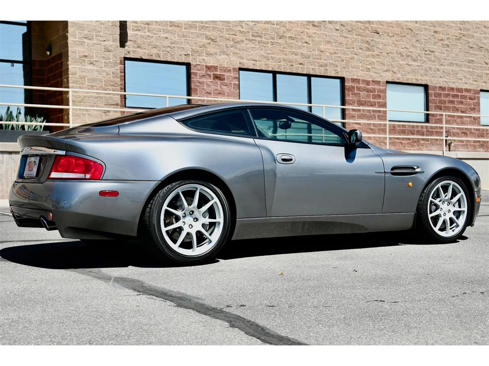 2004 Aston Martin Vanquish 1st Gen - Image 23 of 31