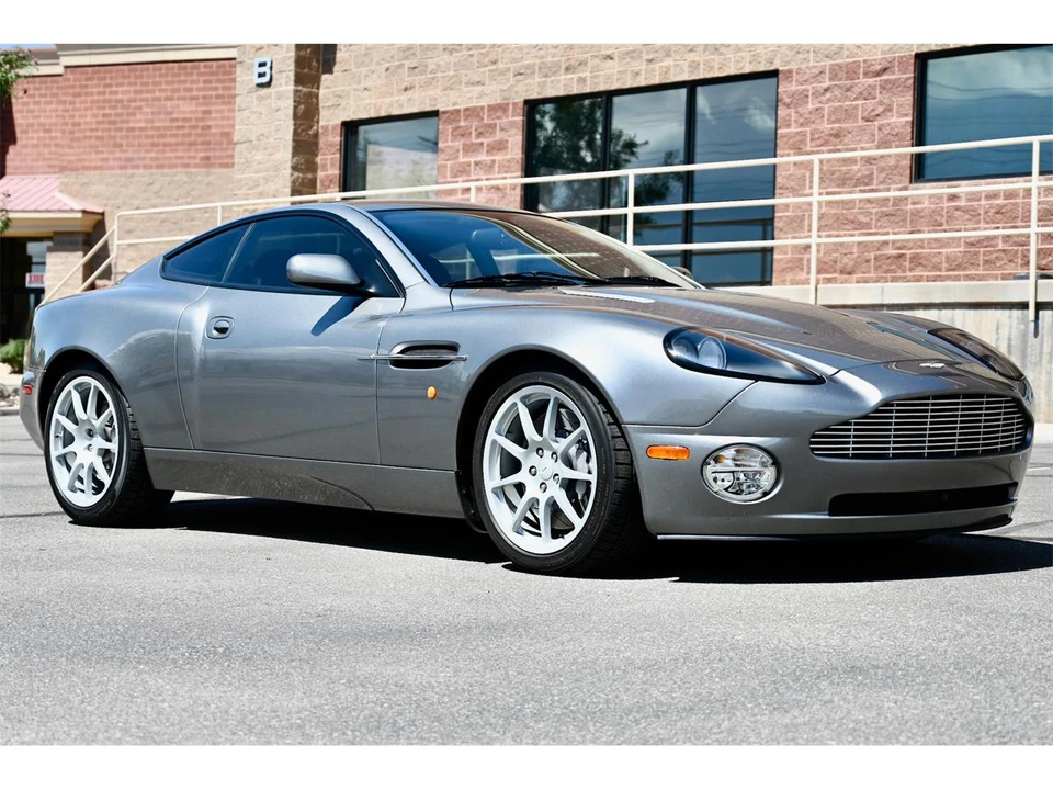 2004 Aston Martin Vanquish 1st Gen - Image 27 of 31