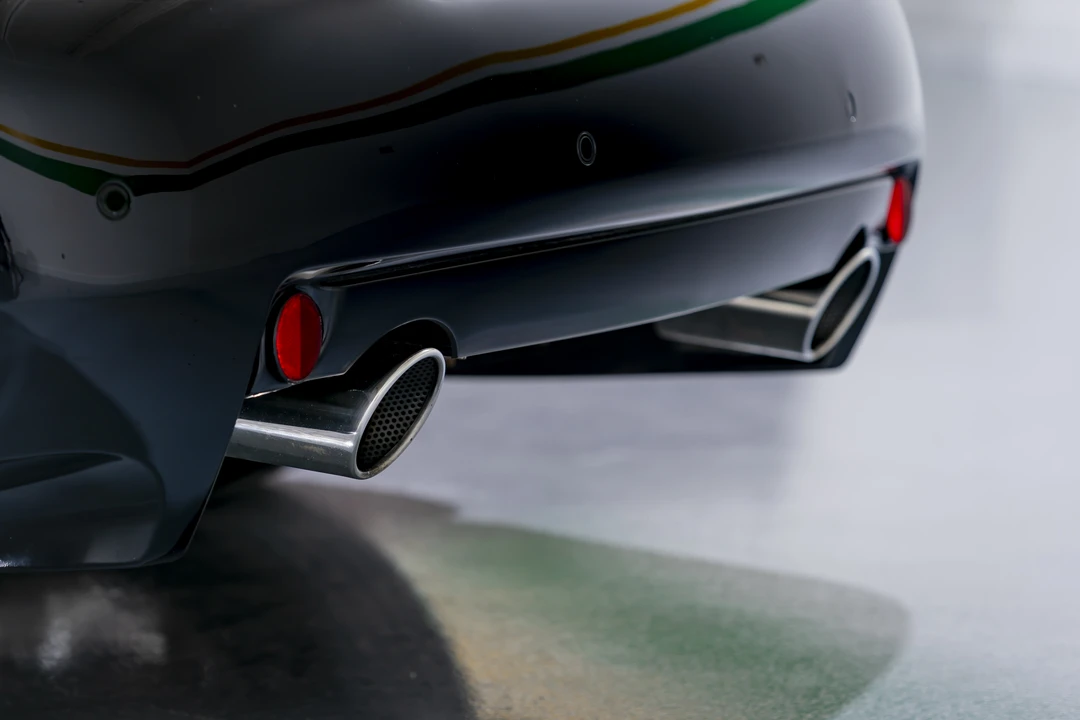 2004 Aston Martin Vanquish 1st Gen - Image 15 of 31