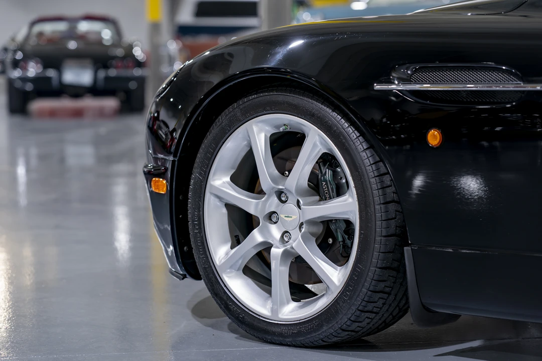2004 Aston Martin Vanquish 1st Gen - Image 18 of 31
