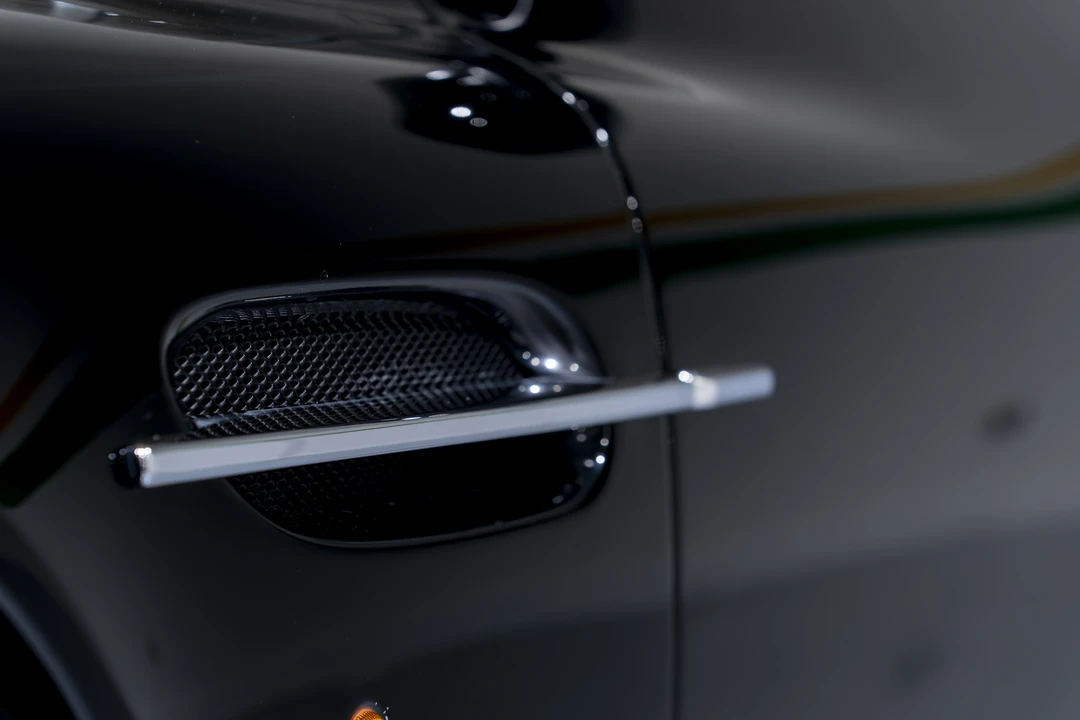 2004 Aston Martin Vanquish 1st Gen - Image 31 of 31