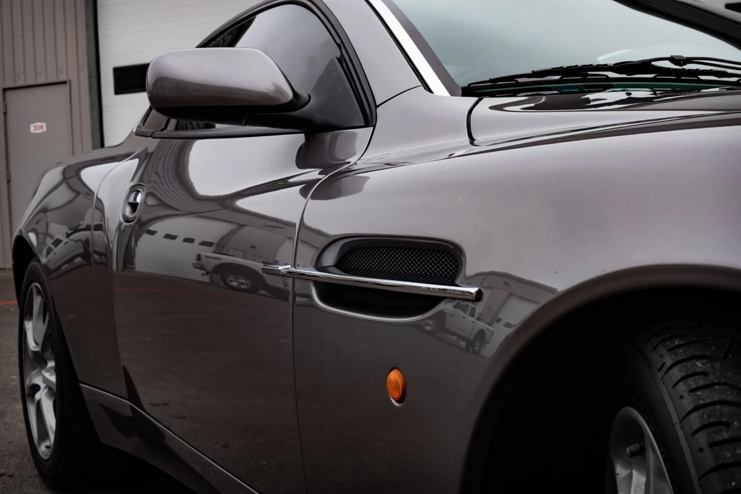 2004 Aston Martin Vanquish 1st Gen - Image 26 of 31