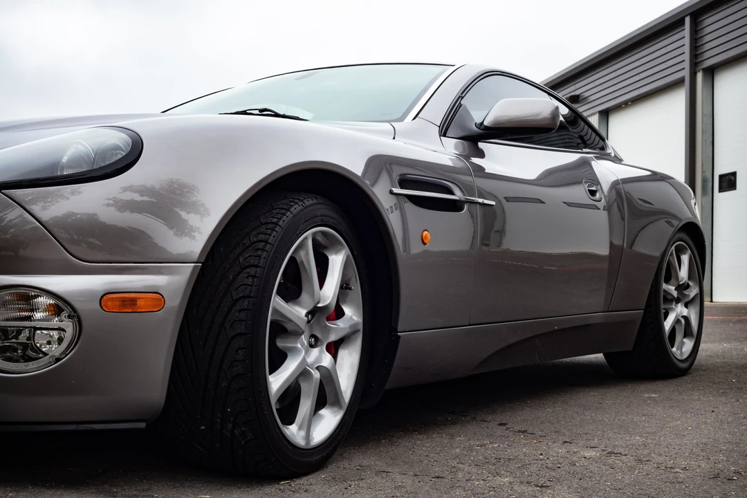 2004 Aston Martin Vanquish 1st Gen - Image 28 of 31
