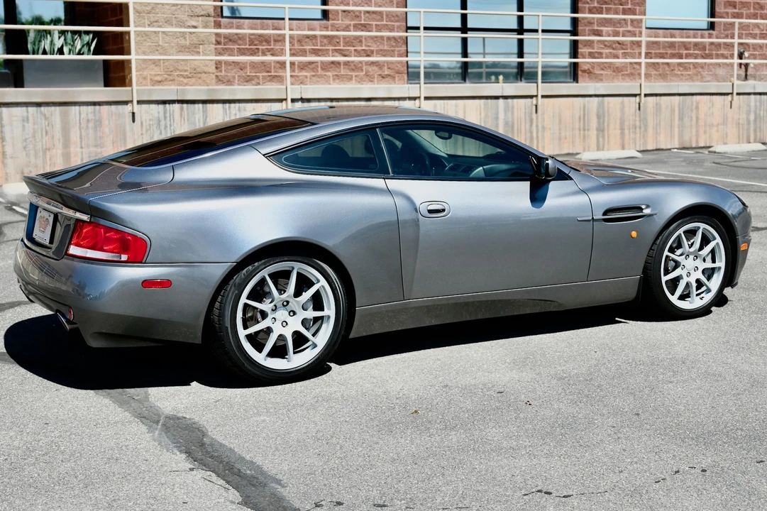 2004 Aston Martin Vanquish 1st Gen - Image 22 of 31