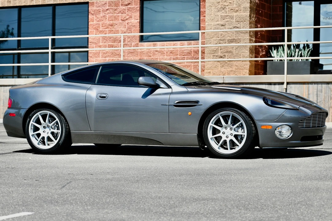 2004 Aston Martin Vanquish 1st Gen - Image 26 of 31