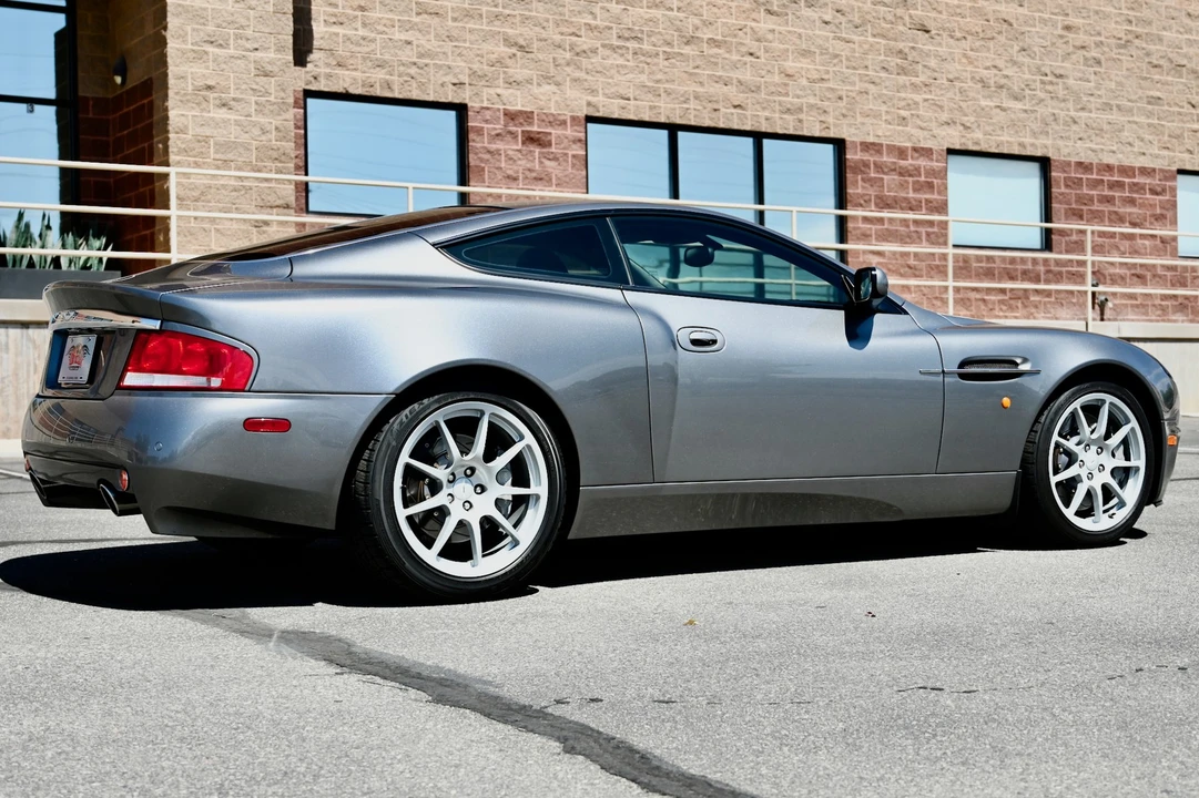 2004 Aston Martin Vanquish 1st Gen - Image 23 of 31