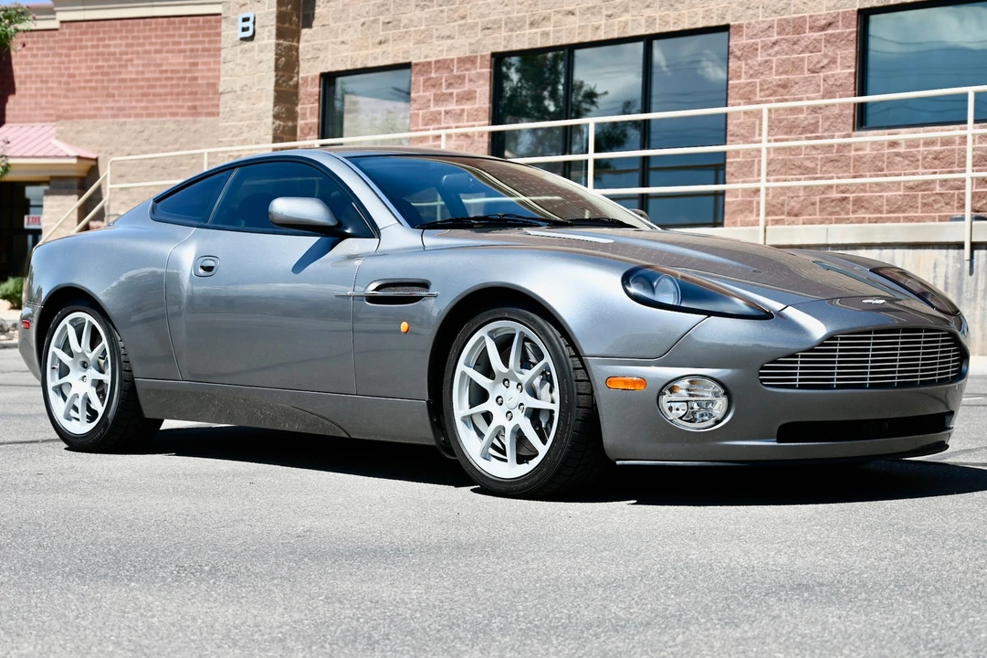 2004 Aston Martin Vanquish 1st Gen - Image 28 of 31