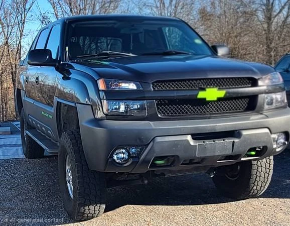 2004 Chevrolet Avalanche - Image 2 of 11