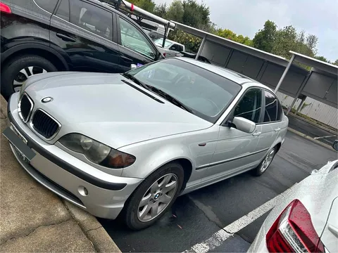 2004 BMW 3 Series 325i Sedan 4D