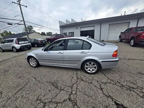 2004 BMW 3 Series 325i Sedan 4D