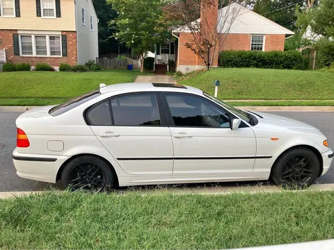 2004 BMW 3 Series 325i Sedan 4D