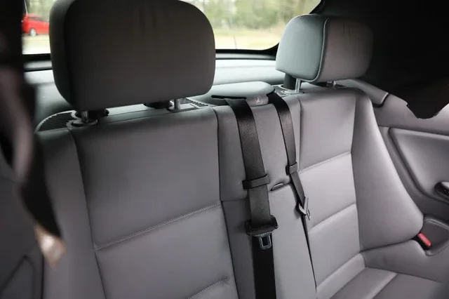 2004 BMW E46 330i & 330Ci - Image 8 of 19
