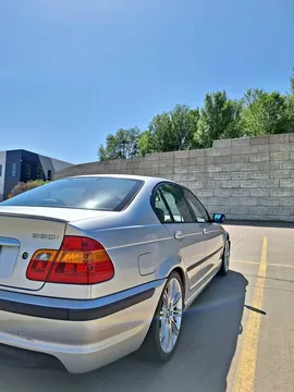 2004 BMW 3 Series 330i Sedan
