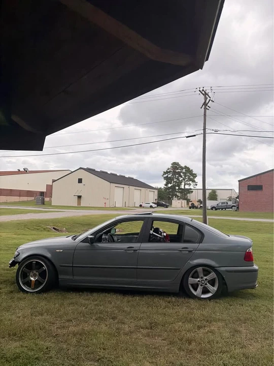 2004 BMW E46 330i & 330Ci - Image 2 of 15