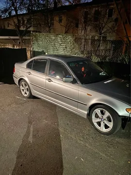 2004 BMW 3 Series 330xi Sedan 4D