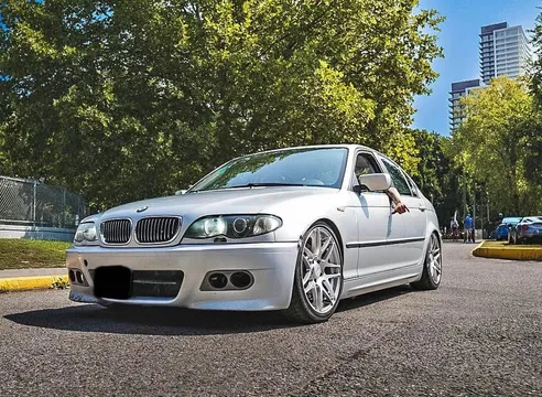 2004 BMW 330i