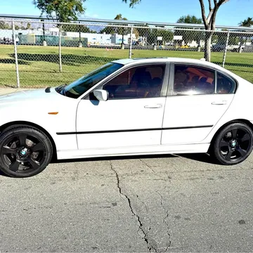 2004 BMW 325i Sedan