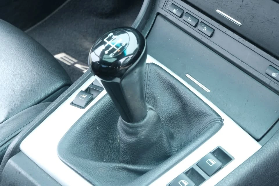 2004 BMW E46 330i & 330Ci - Image 17 of 20