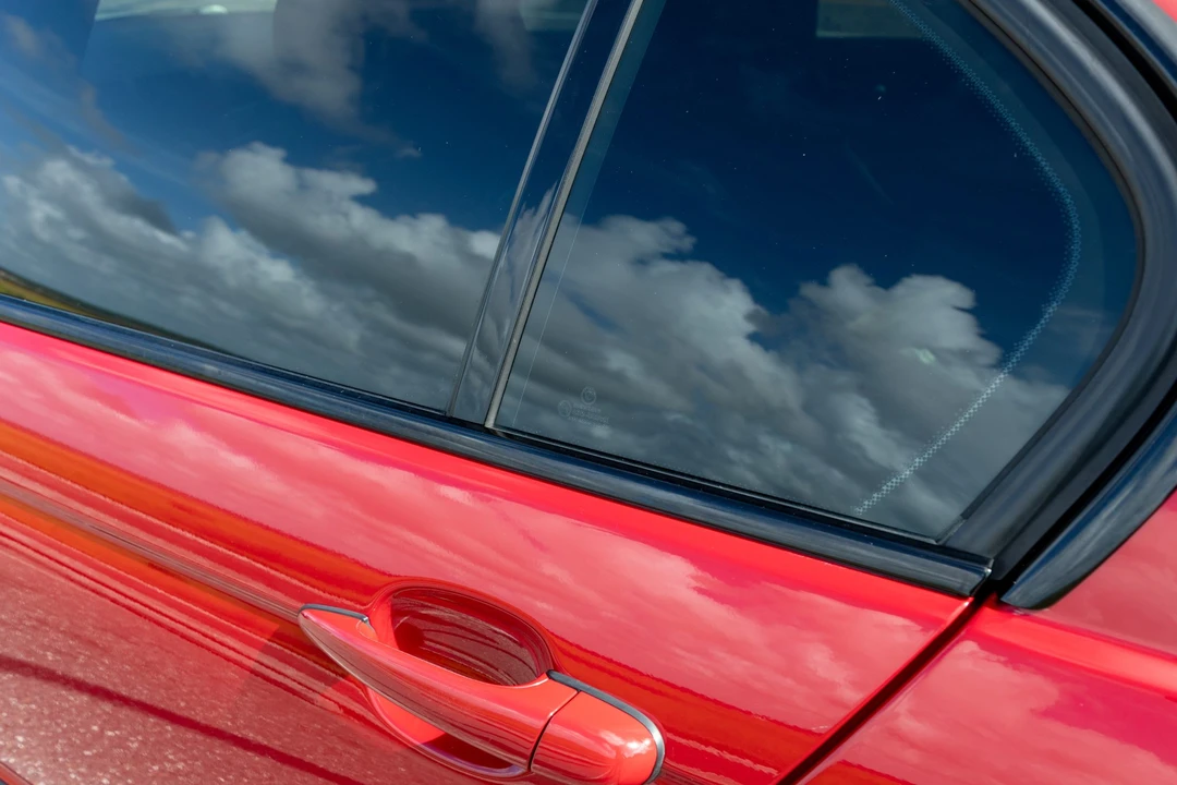2004 BMW E46 330i & 330Ci - Image 23 of 31