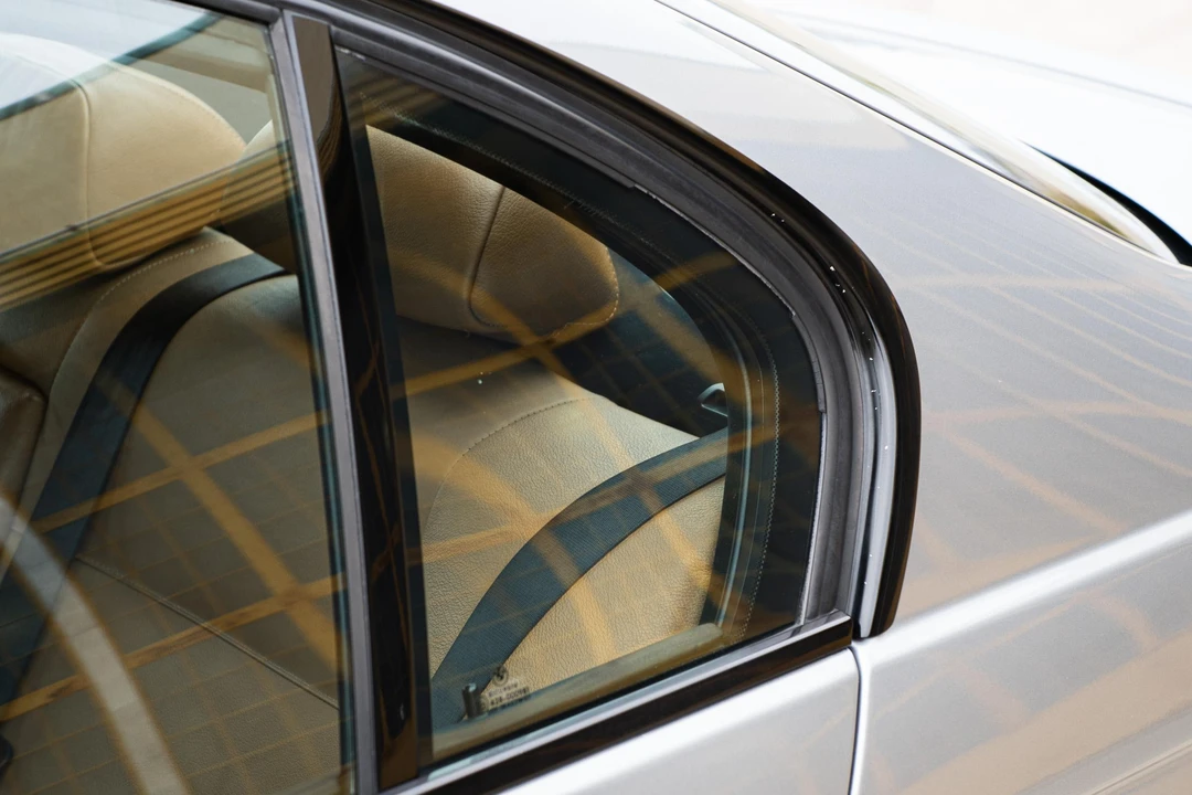 2004 BMW E46 330i & 330Ci - Image 29 of 31