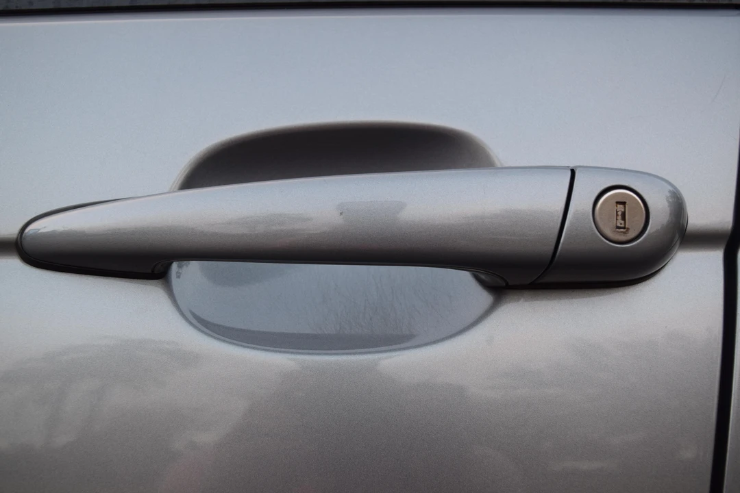 2004 BMW E46 330i & 330Ci - Image 26 of 31