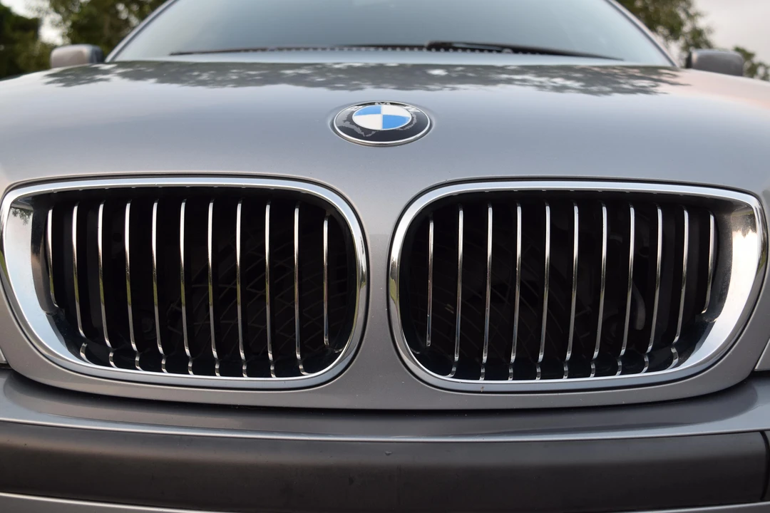 2004 BMW E46 330i & 330Ci - Image 19 of 31