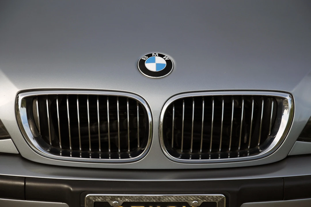 2004 BMW E46 330i & 330Ci - Image 13 of 31