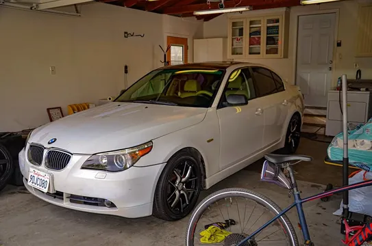 2004 BMW 525i
