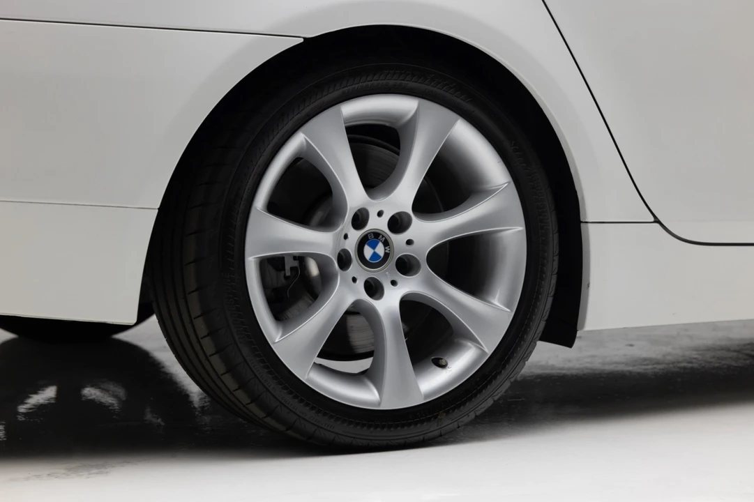 2004 BMW E60 545i & 550i Sedan - Image 13 of 21