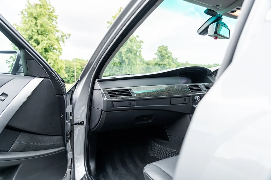 2004 BMW E60 545i & 550i Sedan - Image 25 of 30