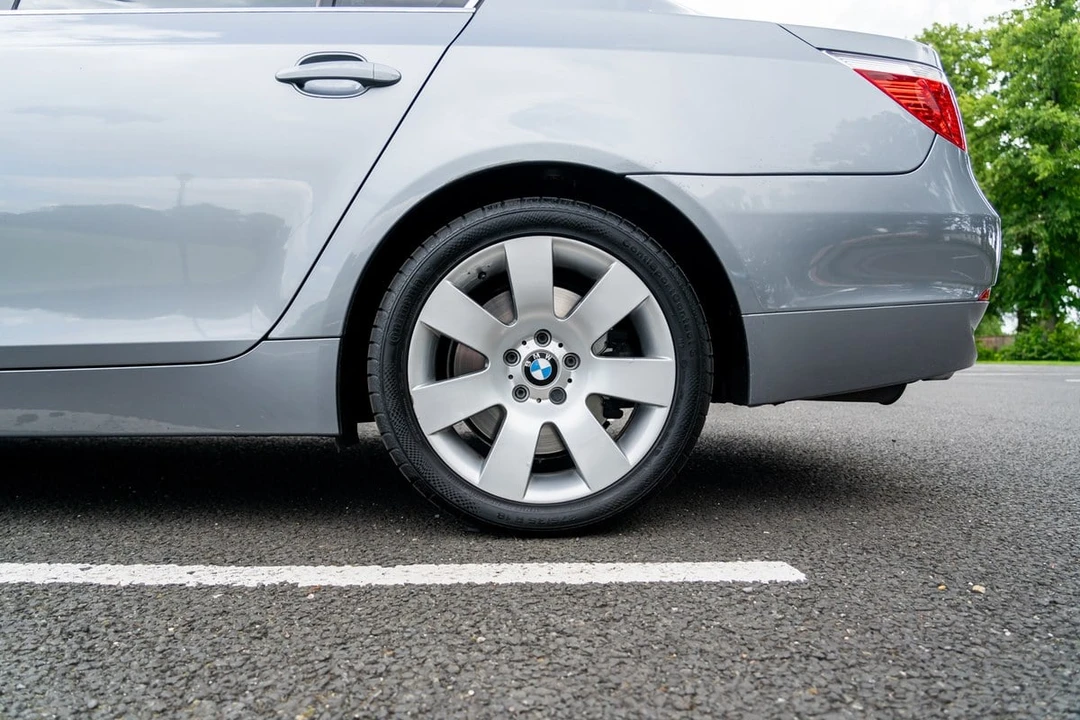 2004 BMW E60 545i & 550i Sedan - Image 14 of 30