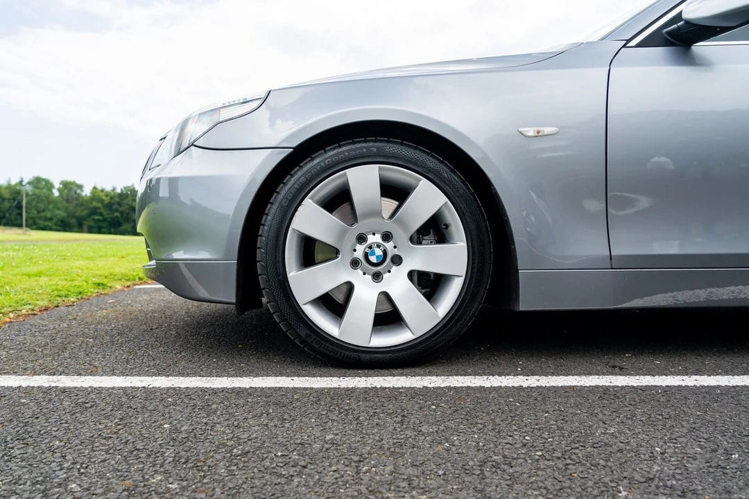 2004 BMW E60 545i & 550i Sedan - Image 13 of 30