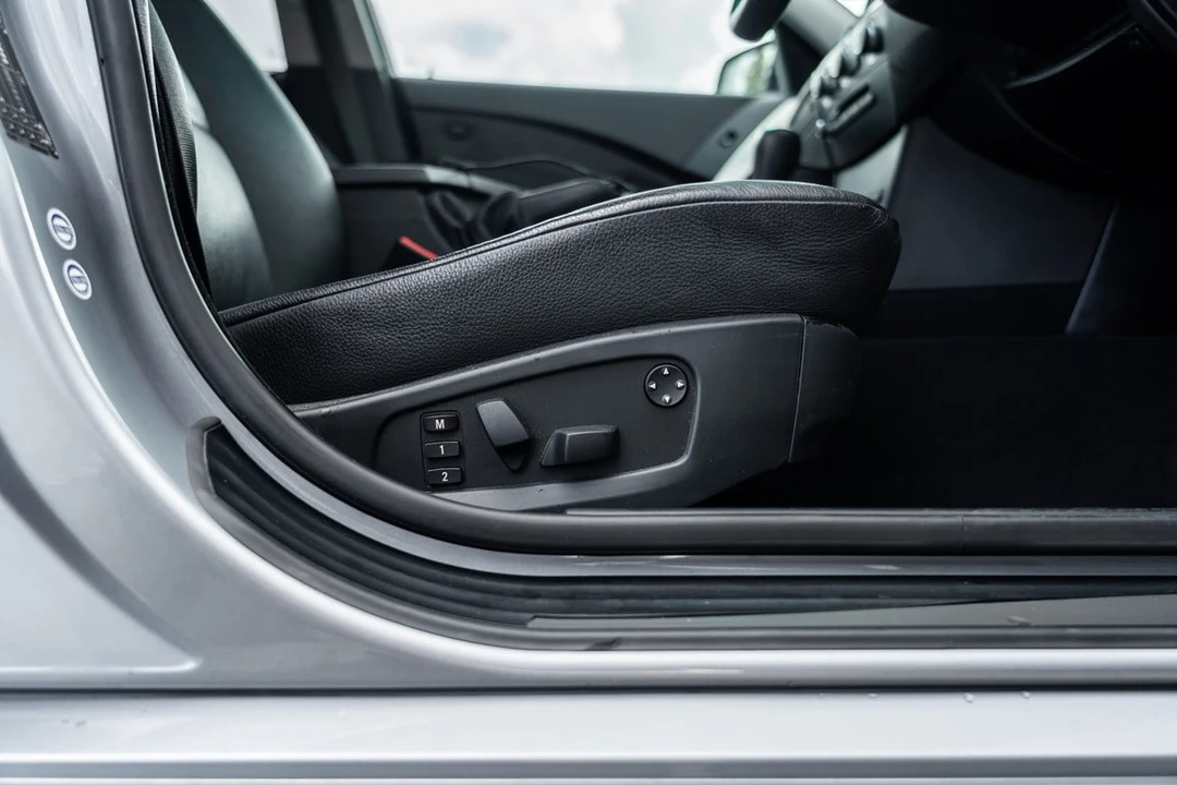 2004 BMW E60 545i & 550i Sedan - Image 29 of 30