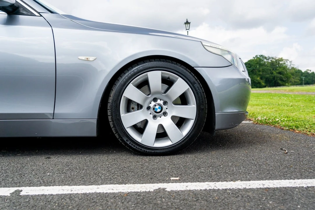 2004 BMW E60 545i & 550i Sedan - Image 12 of 30