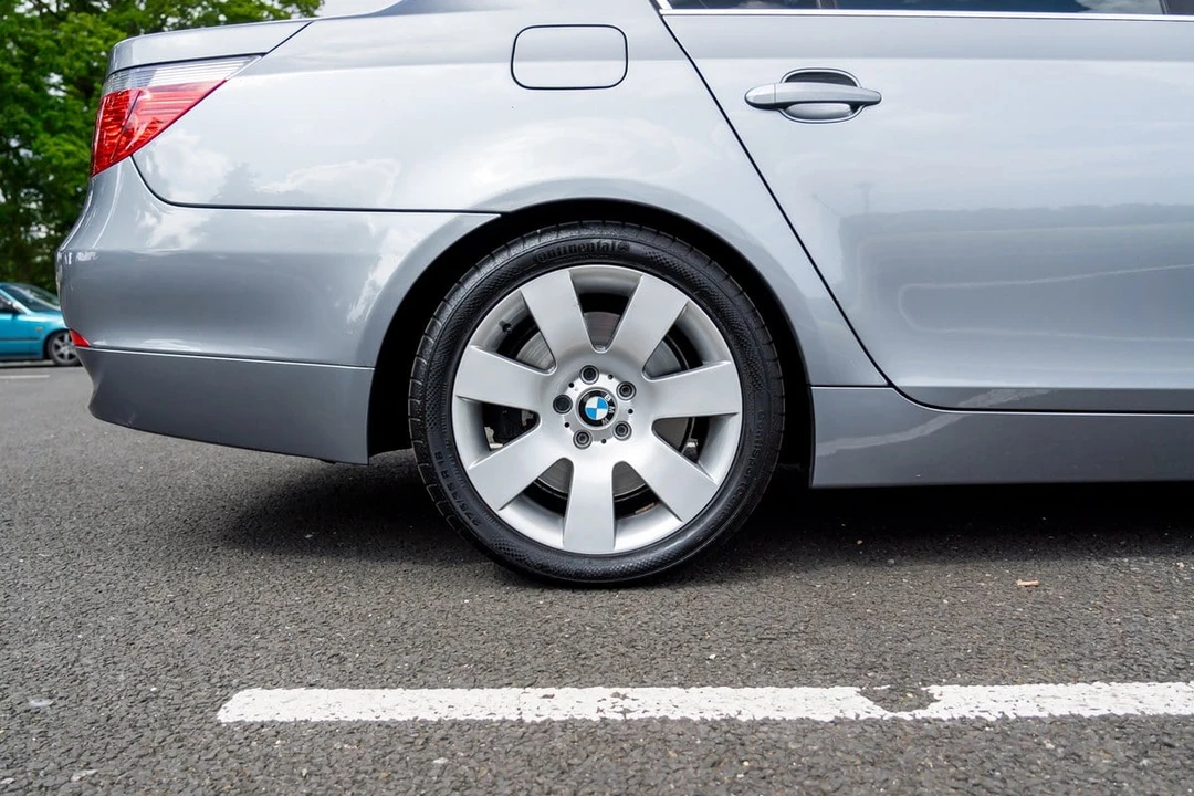 2004 BMW E60 545i & 550i Sedan - Image 11 of 30