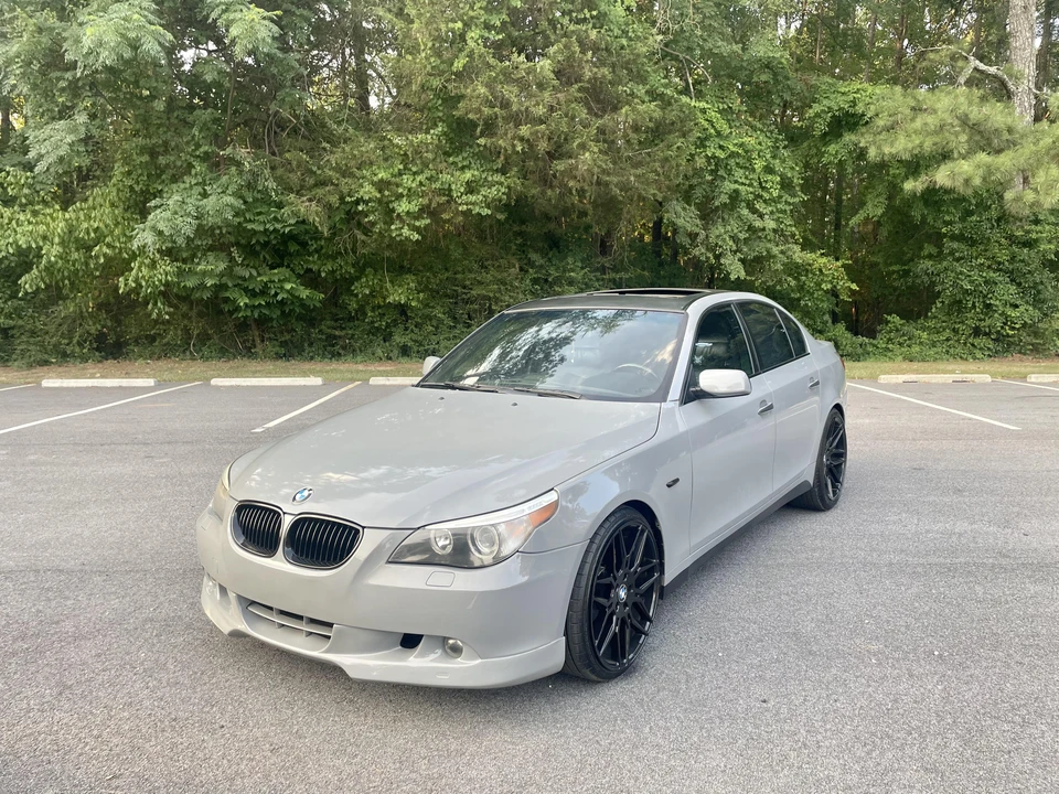 2004 BMW E60 545i & 550i Sedan - Image 11 of 31